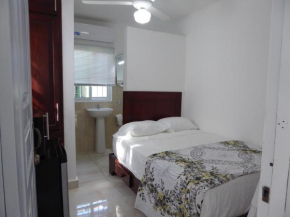 Cozy Studios-Private Entrance- HS Internet-AC-Hot Water-Backup Generator-near the Beach